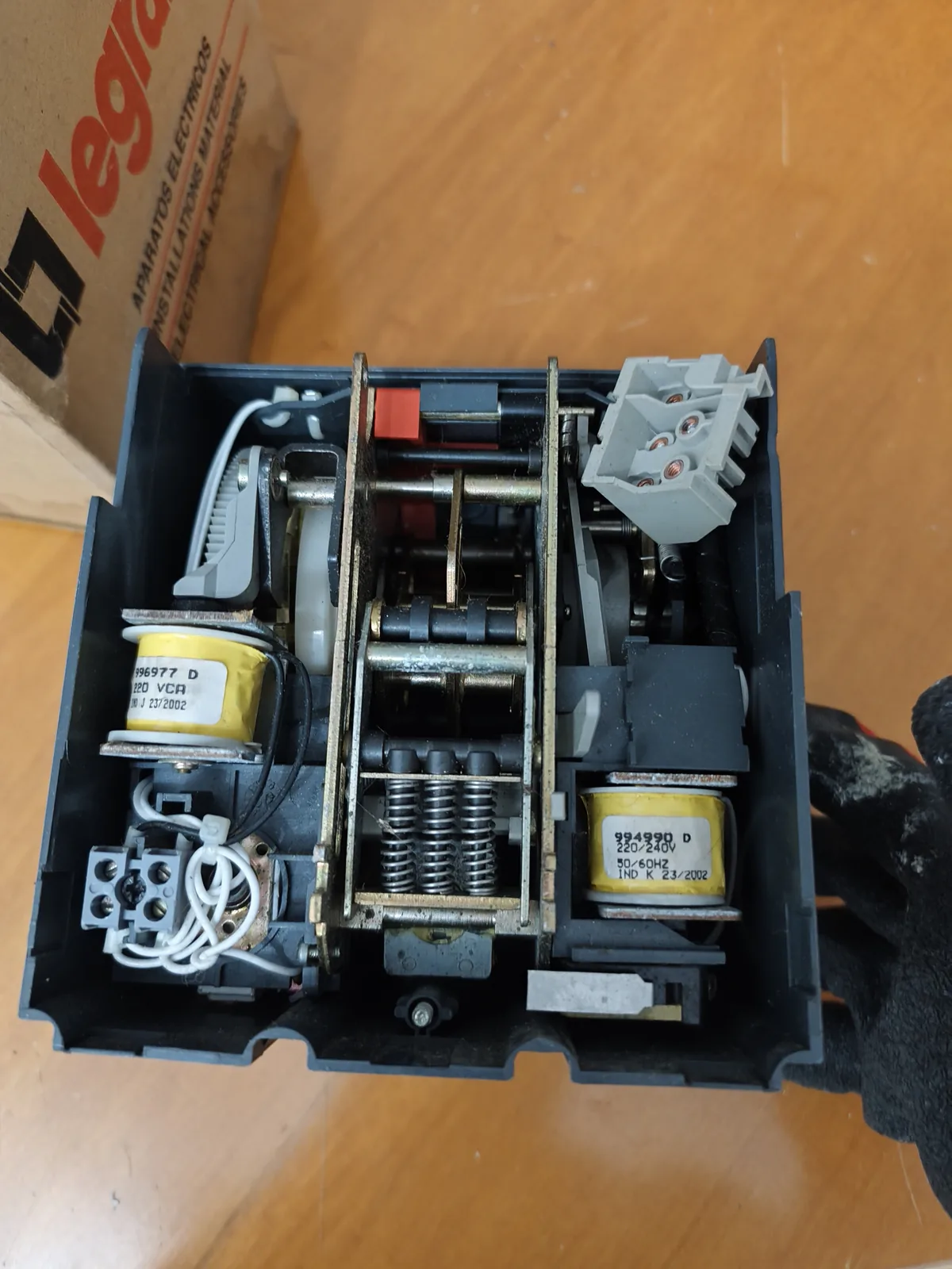 Merlin Gerin Compact NS630 Motor Mechanism (Motor Operator), 220–240 V AC