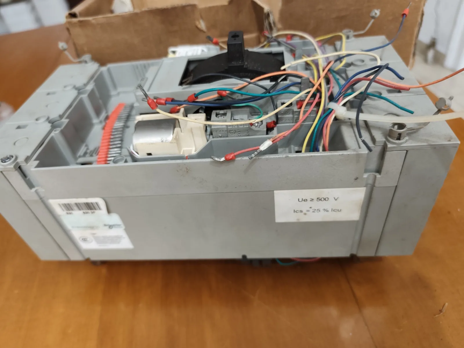 Merlin Gerin Compact NS630N 630 A 3-Pole Circuit Breaker (STR23SE Trip Unit)